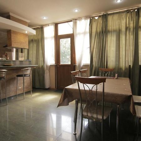 Apartment On Sanapiro Tbilisi ภายนอก รูปภาพ