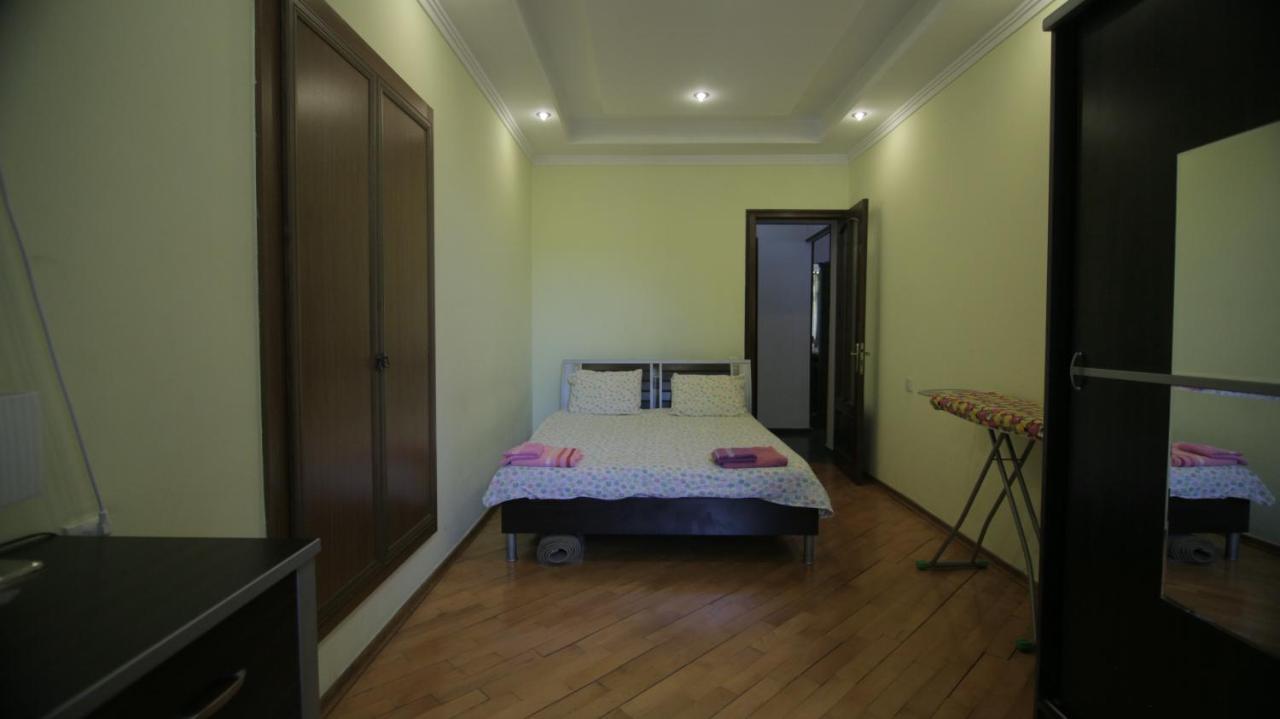 Apartment On Sanapiro Tbilisi ภายนอก รูปภาพ