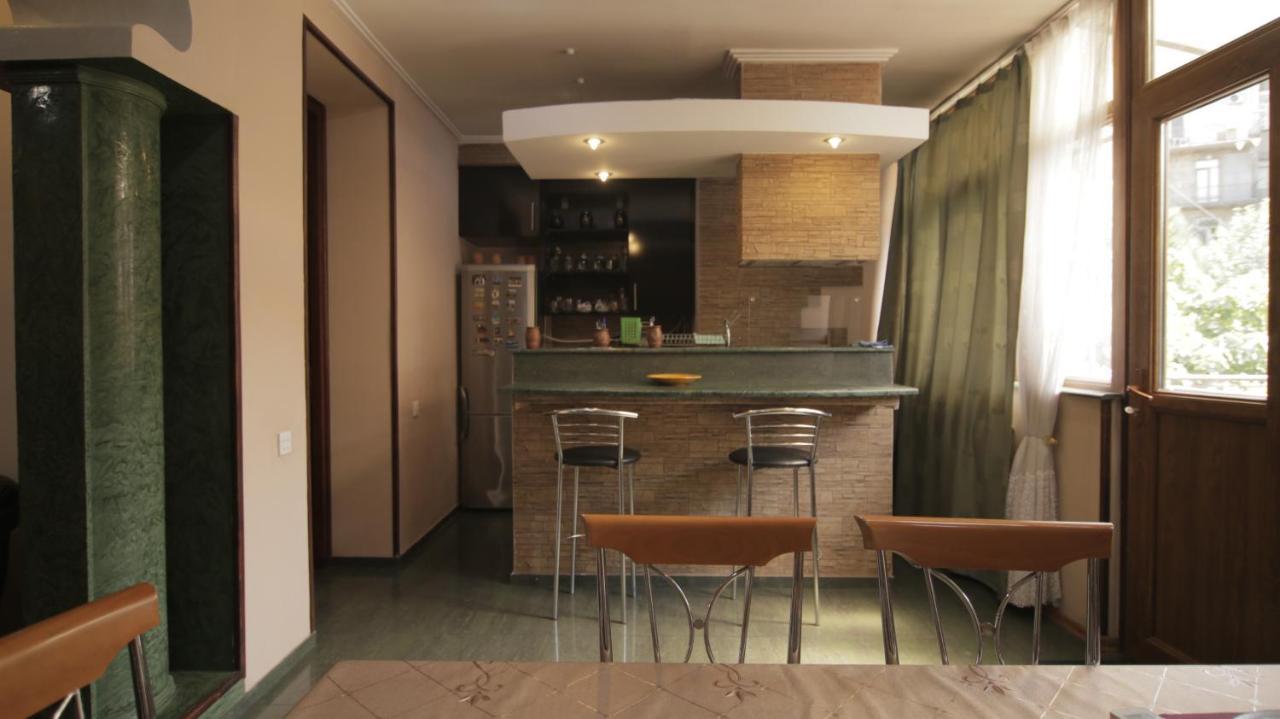 Apartment On Sanapiro Tbilisi ภายนอก รูปภาพ